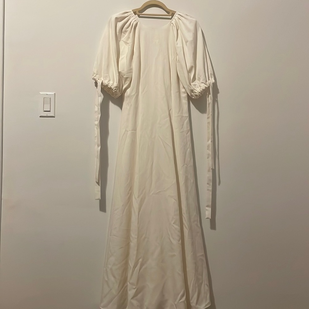 Ivory puff sleeve dress with v neckline at back